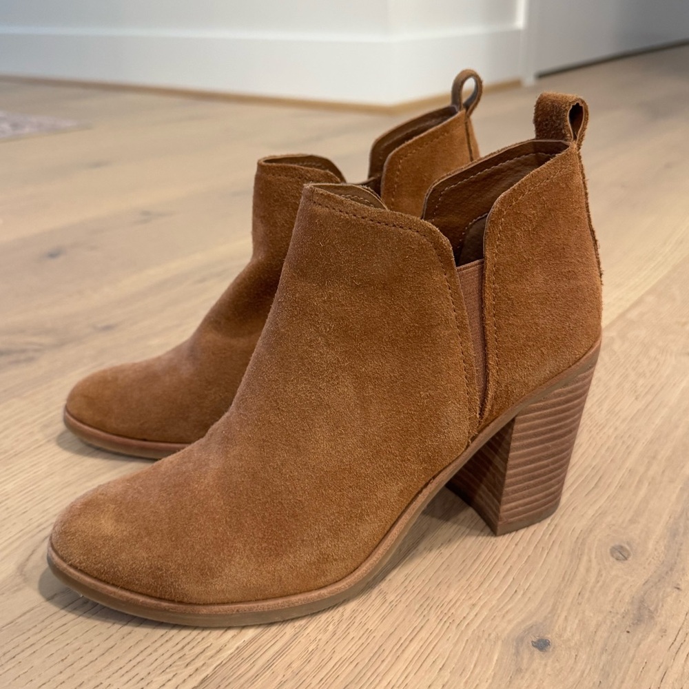 Dolce Vita Simone Ankle Booties in Camel